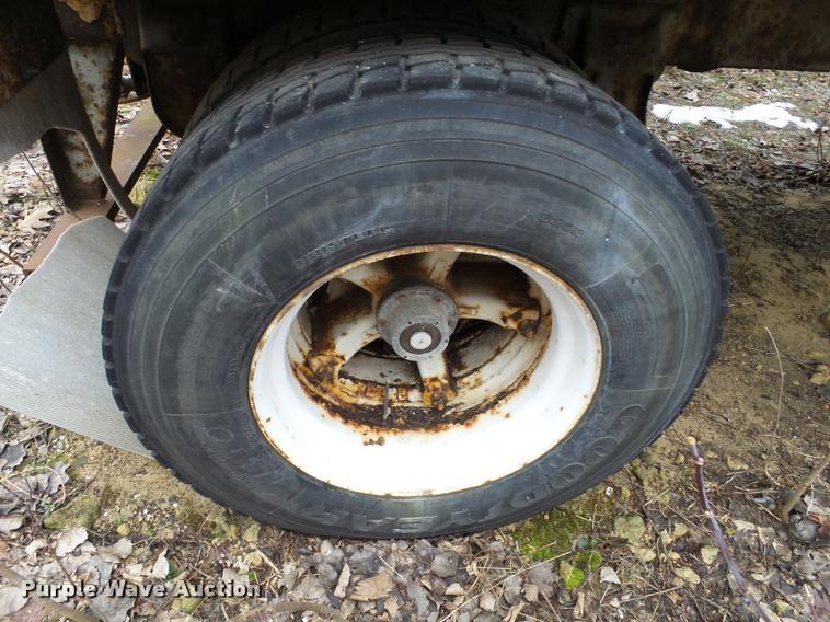 image for item DB5484 1983 Strick  dry van trailer