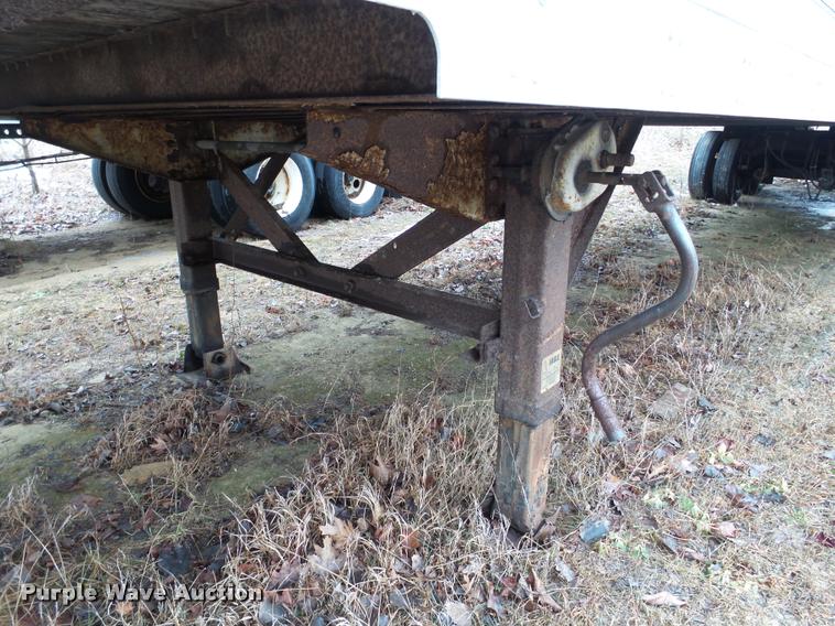 image for item DB5486 1997 Fruehauf dry van trailer