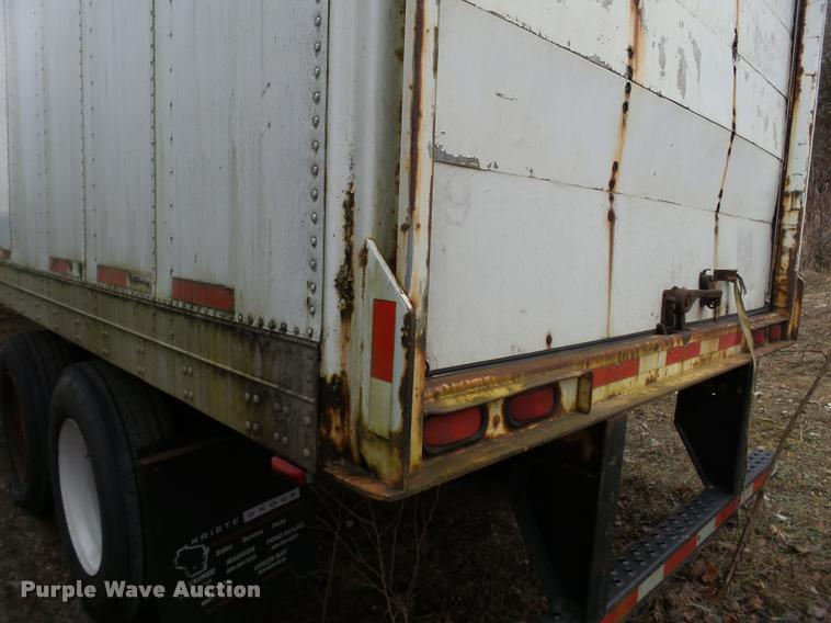 image for item DB5486 1997 Fruehauf dry van trailer