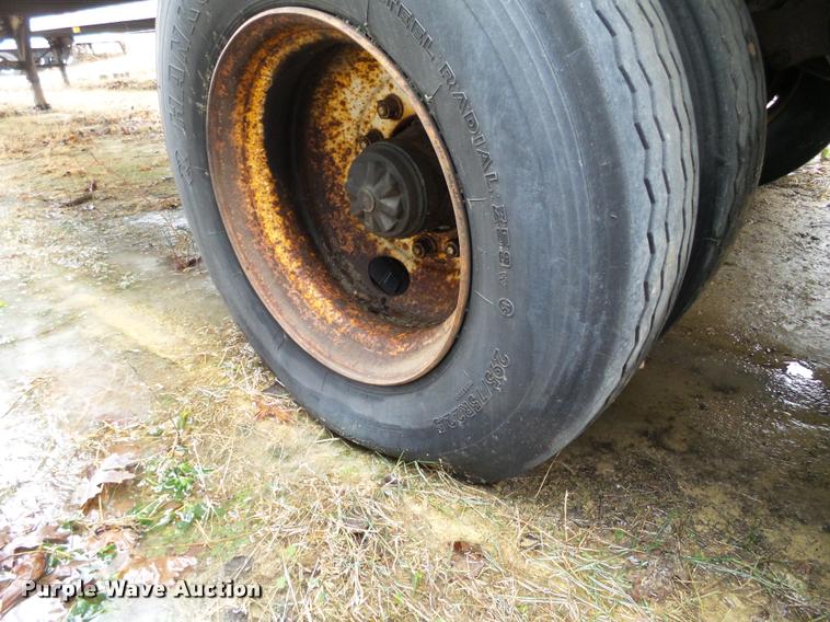 image for item DB5486 1997 Fruehauf dry van trailer