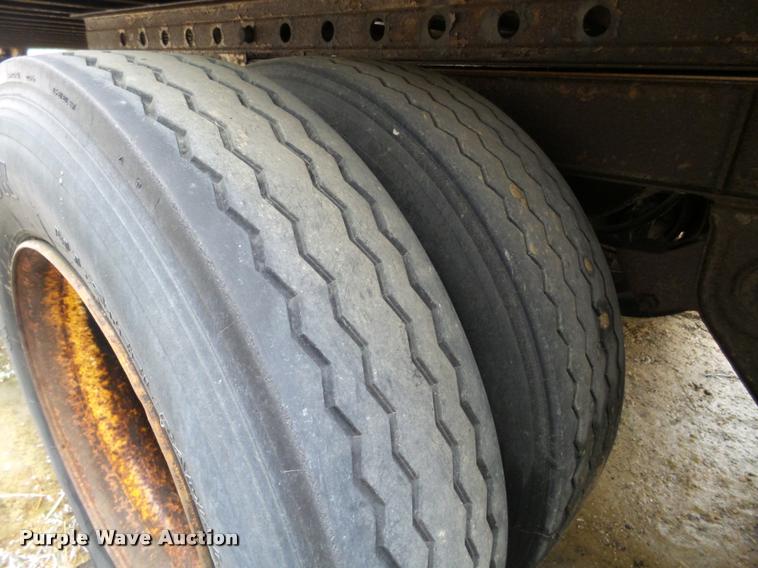 image for item DB5486 1997 Fruehauf dry van trailer