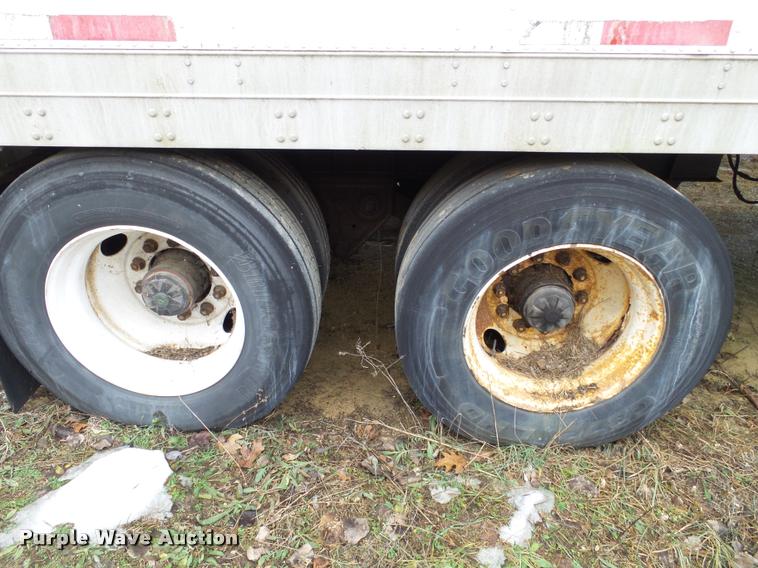 image for item DB5486 1997 Fruehauf dry van trailer