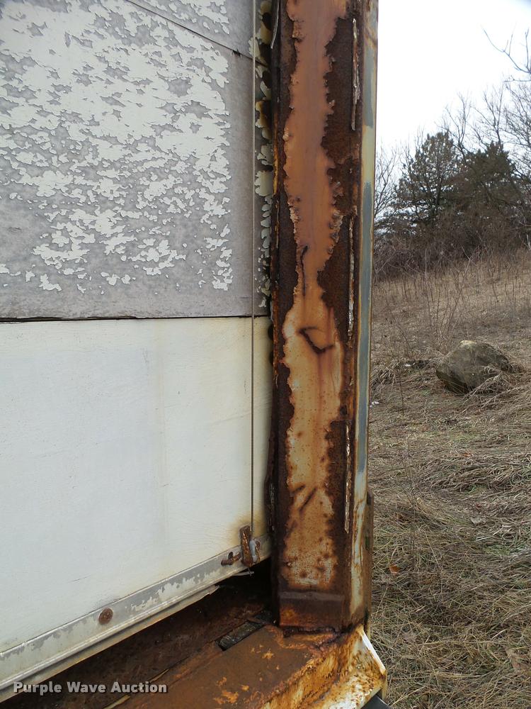 image for item DB5487 1995 Stoughton dry van trailer