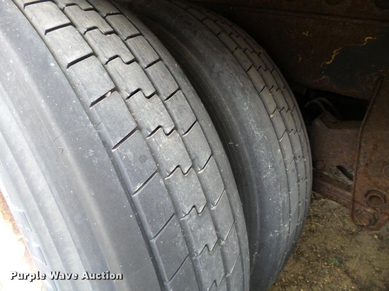 image for item DB5487 1995 Stoughton dry van trailer