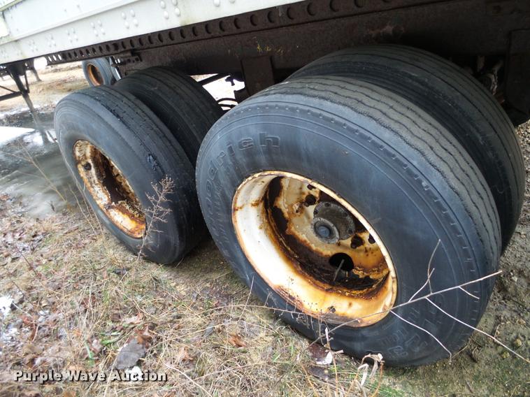 image for item DB5487 1995 Stoughton dry van trailer