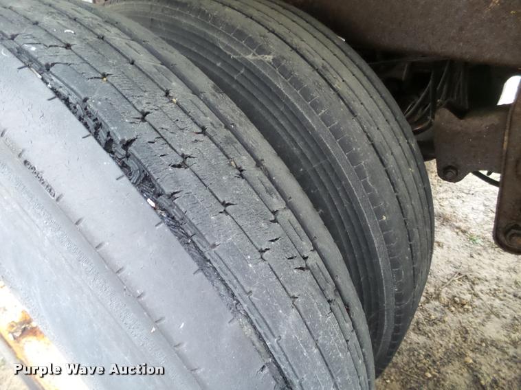 image for item DB5487 1995 Stoughton dry van trailer