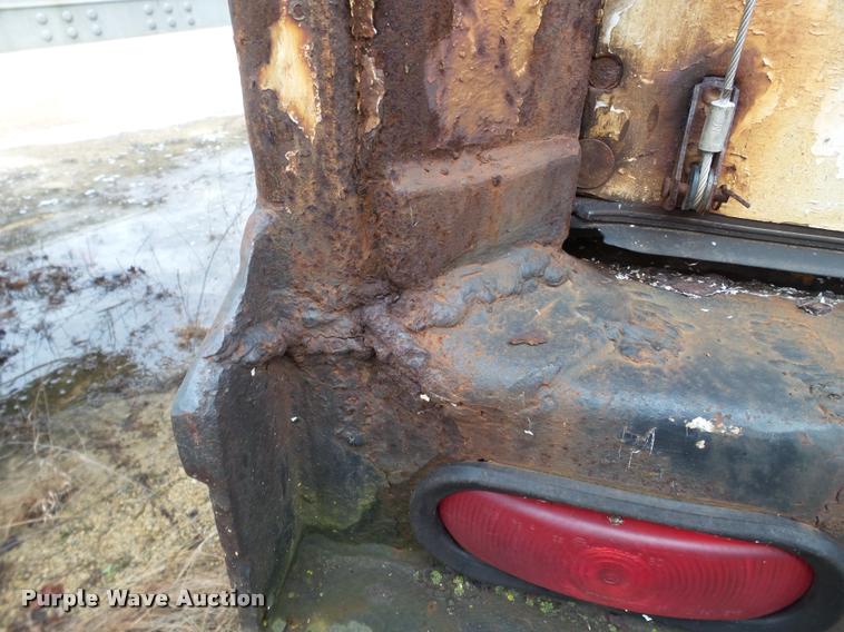 image for item DB5488 1994 Fruehauf dry van trailer