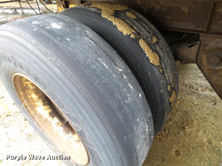 image for item DB5488 1994 Fruehauf dry van trailer