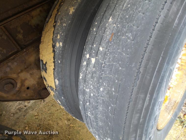 image for item DB5488 1994 Fruehauf dry van trailer