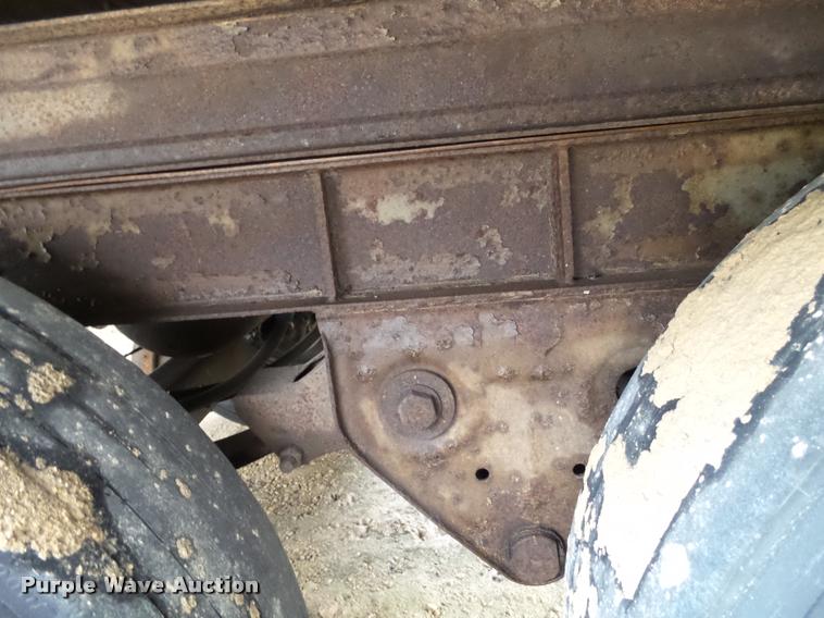 image for item DB5488 1994 Fruehauf dry van trailer