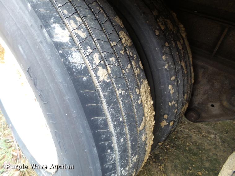 image for item DB5488 1994 Fruehauf dry van trailer