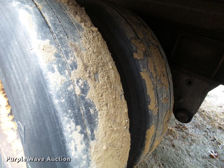 image for item DB5488 1994 Fruehauf dry van trailer