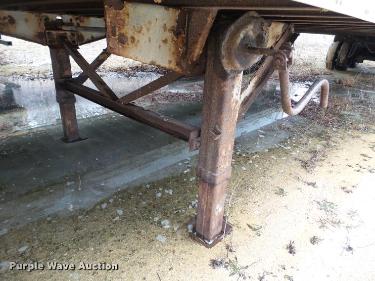 image for item DB5488 1994 Fruehauf dry van trailer