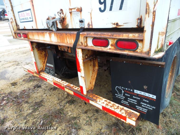 image for item DB5489 1995 Fruehauf dry van trailer