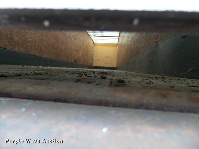 image for item DB5489 1995 Fruehauf dry van trailer