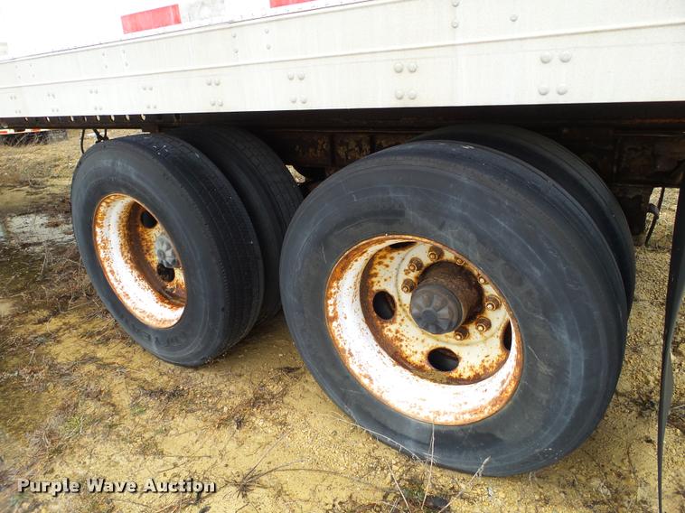 image for item DB5489 1995 Fruehauf dry van trailer