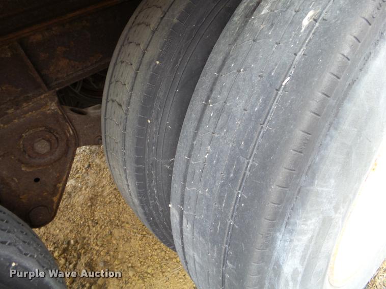 image for item DB5489 1995 Fruehauf dry van trailer