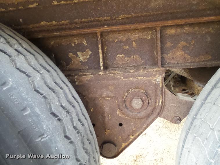 image for item DB5489 1995 Fruehauf dry van trailer