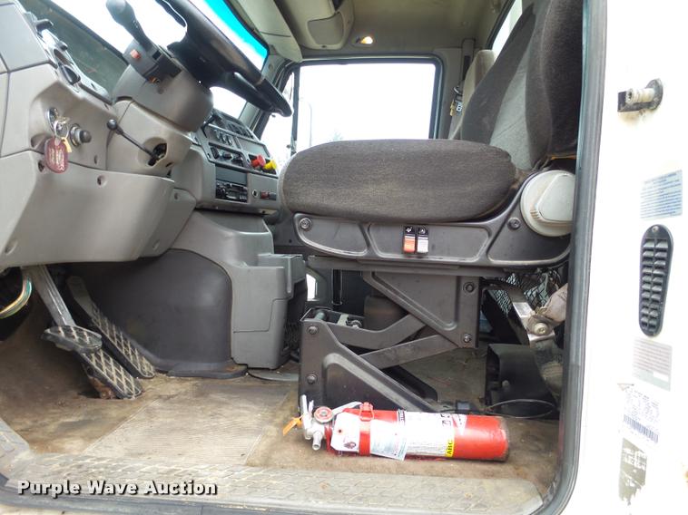 image for item DB5490 1997 Ford AT9513 Aeromax 113 semi truck