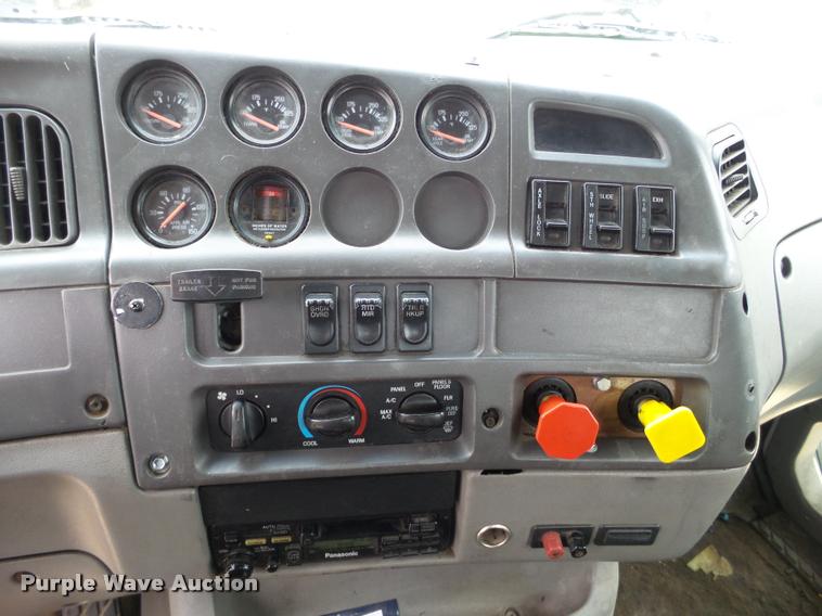 image for item DB5490 1997 Ford AT9513 Aeromax 113 semi truck