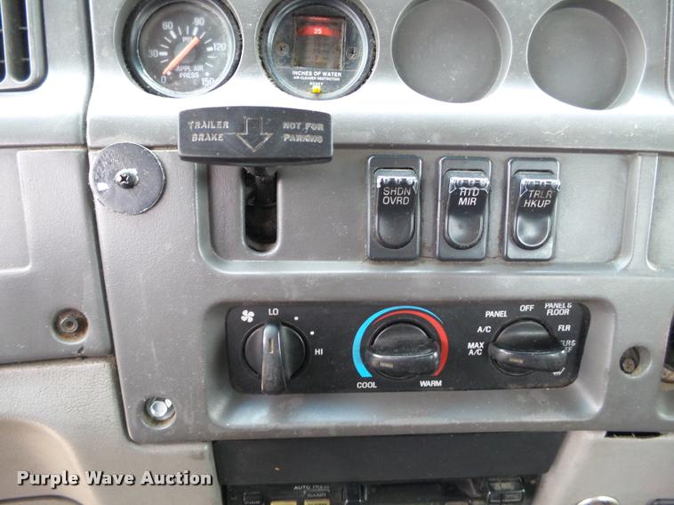 image for item DB5490 1997 Ford AT9513 Aeromax 113 semi truck