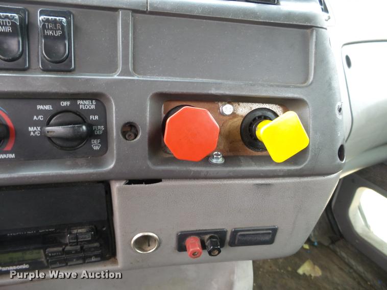 image for item DB5490 1997 Ford AT9513 Aeromax 113 semi truck