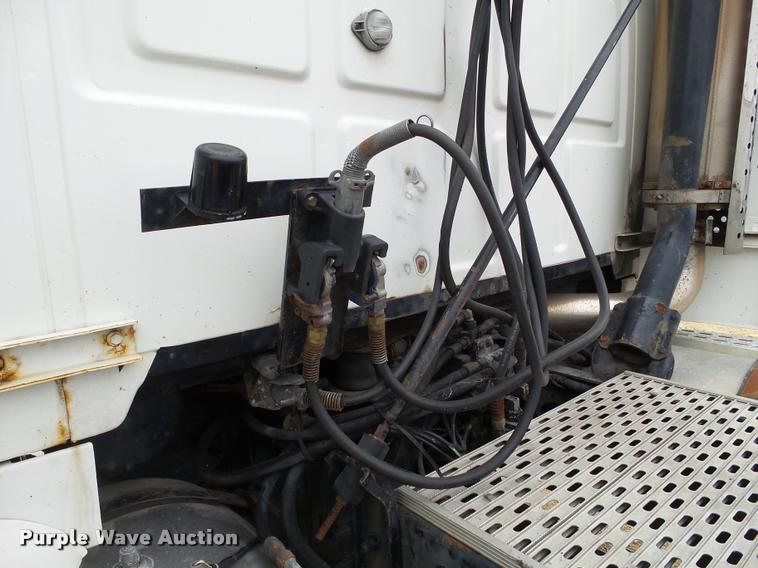 image for item DB5490 1997 Ford AT9513 Aeromax 113 semi truck