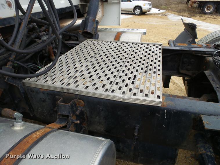 image for item DB5490 1997 Ford AT9513 Aeromax 113 semi truck