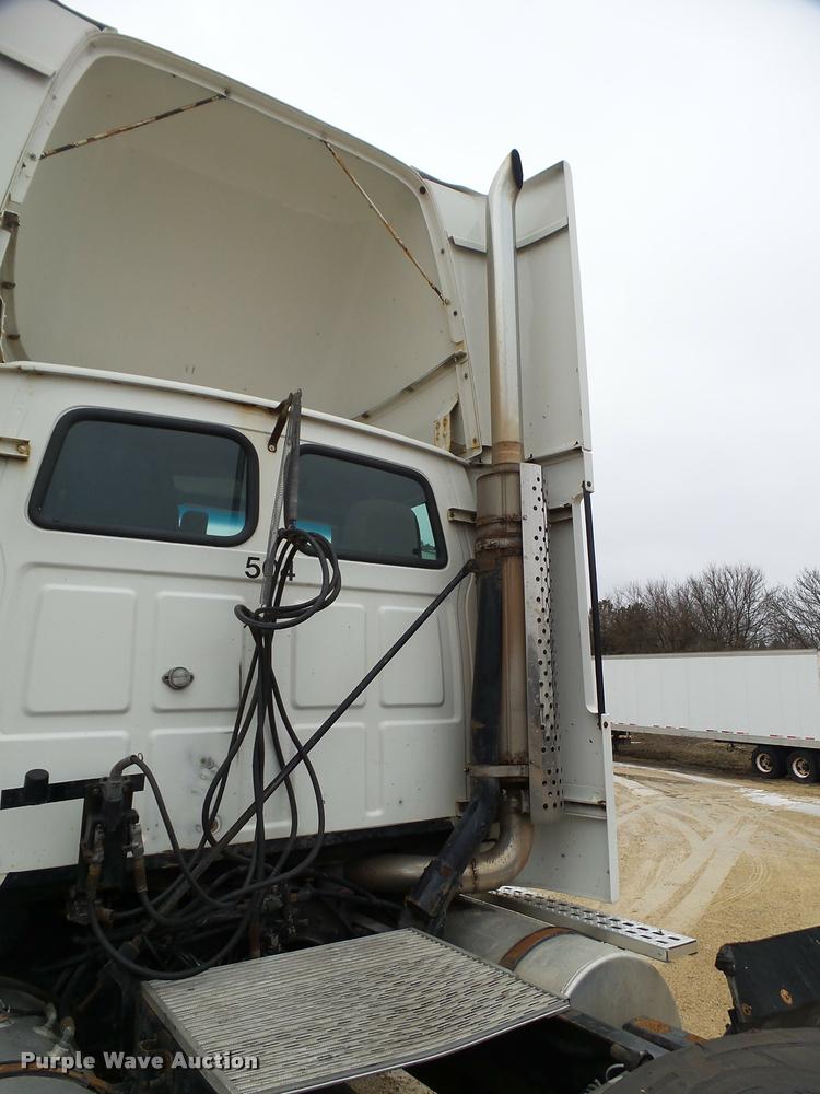 image for item DB5490 1997 Ford AT9513 Aeromax 113 semi truck