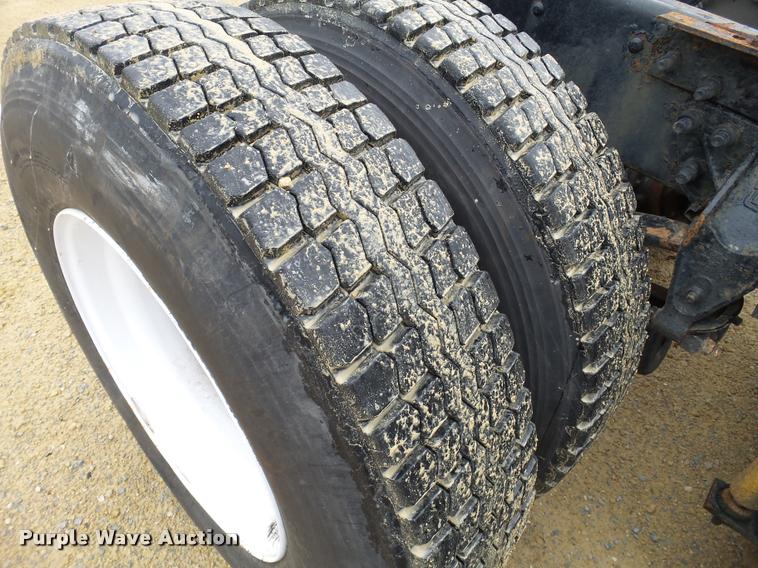 image for item DB5490 1997 Ford AT9513 Aeromax 113 semi truck