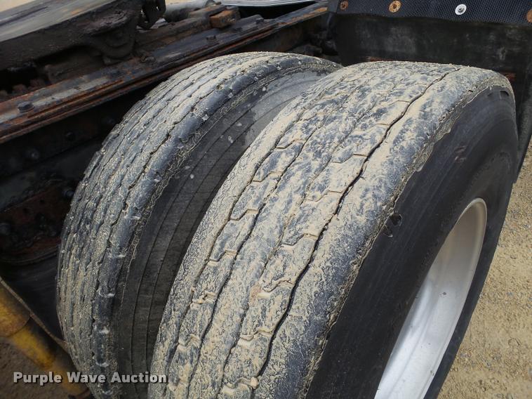 image for item DB5490 1997 Ford AT9513 Aeromax 113 semi truck