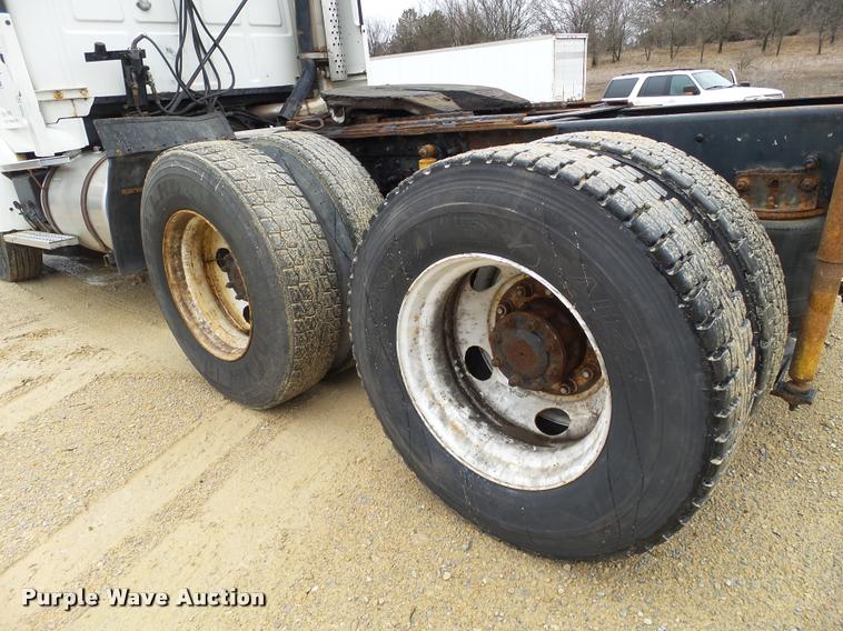 image for item DB5490 1997 Ford AT9513 Aeromax 113 semi truck