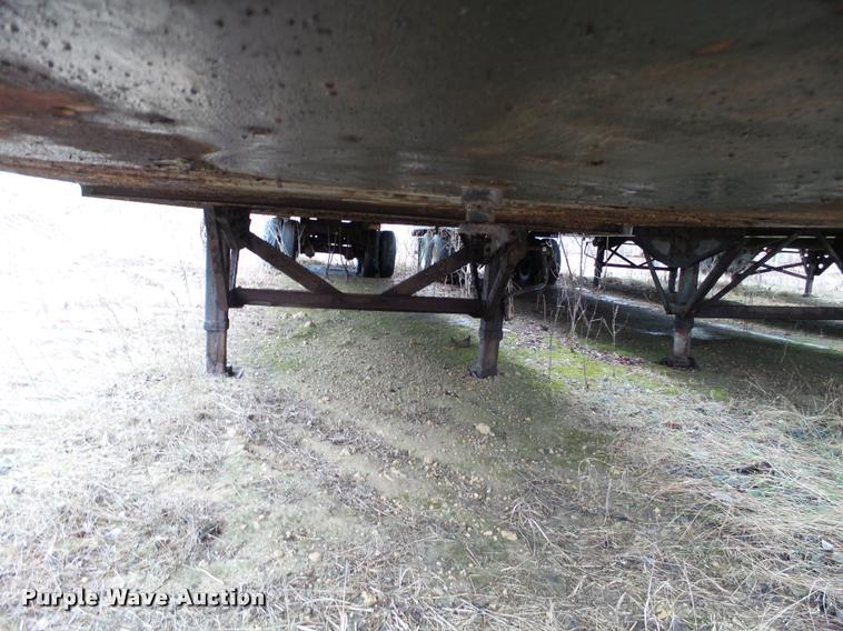 image for item DB5491 1993 Fruehauf dry van trailer