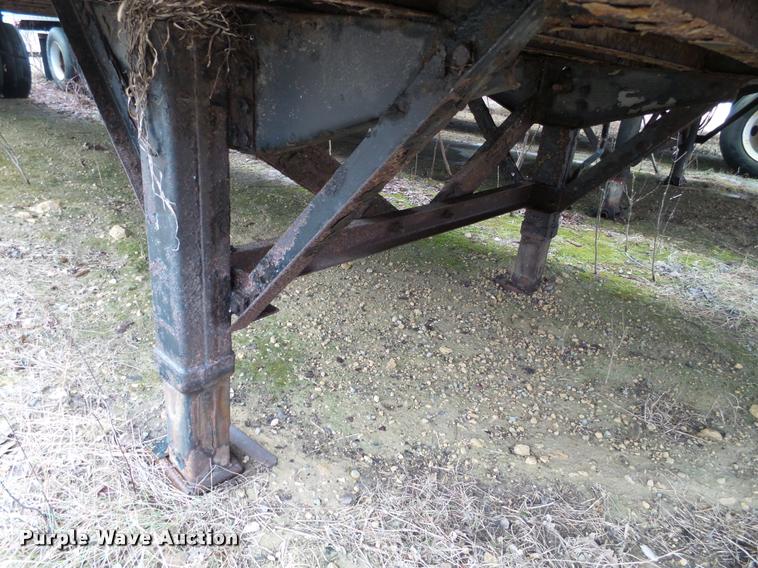 image for item DB5491 1993 Fruehauf dry van trailer