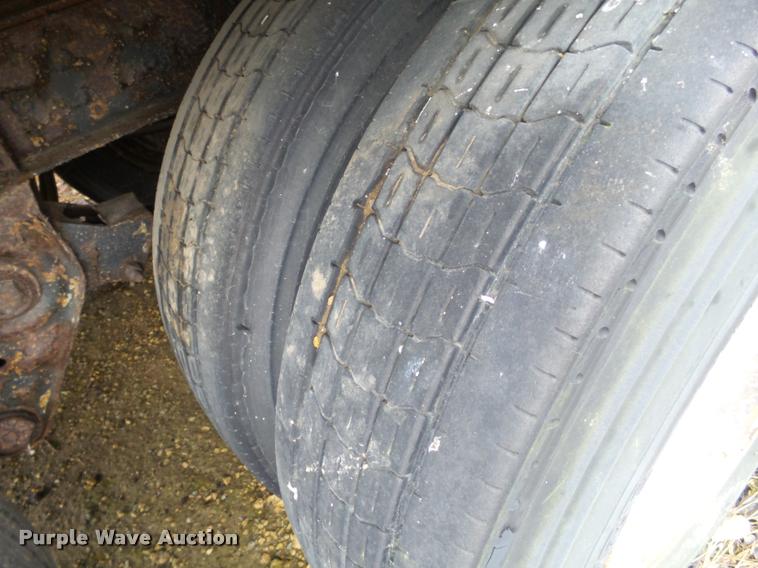 image for item DB5491 1993 Fruehauf dry van trailer