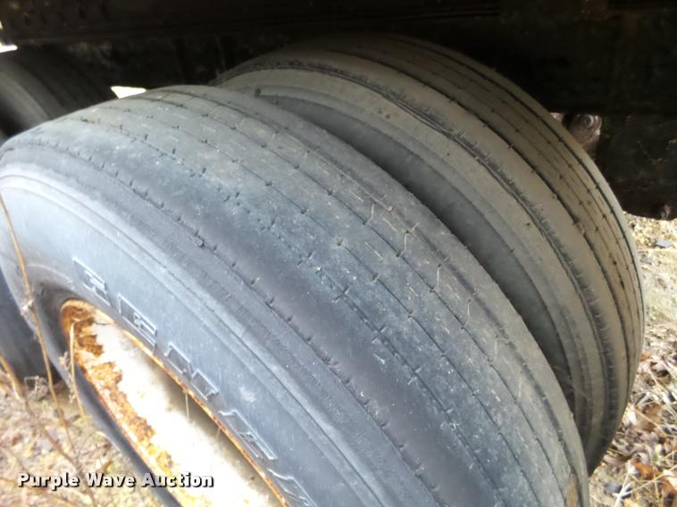 image for item DB5491 1993 Fruehauf dry van trailer