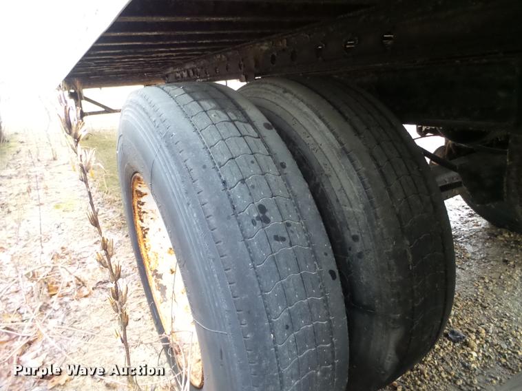 image for item DB5491 1993 Fruehauf dry van trailer