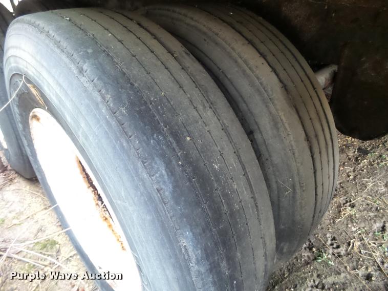 image for item DB5492 1995 Stoughton dry van trailer