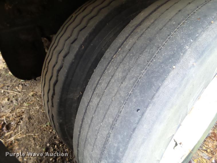 image for item DB5492 1995 Stoughton dry van trailer