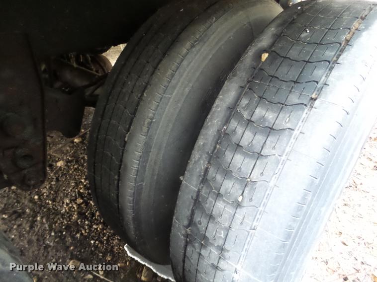 image for item DB5492 1995 Stoughton dry van trailer