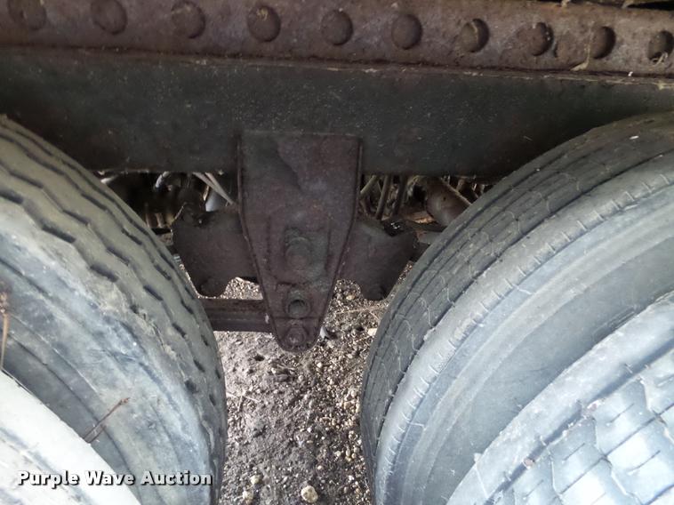 image for item DB5492 1995 Stoughton dry van trailer