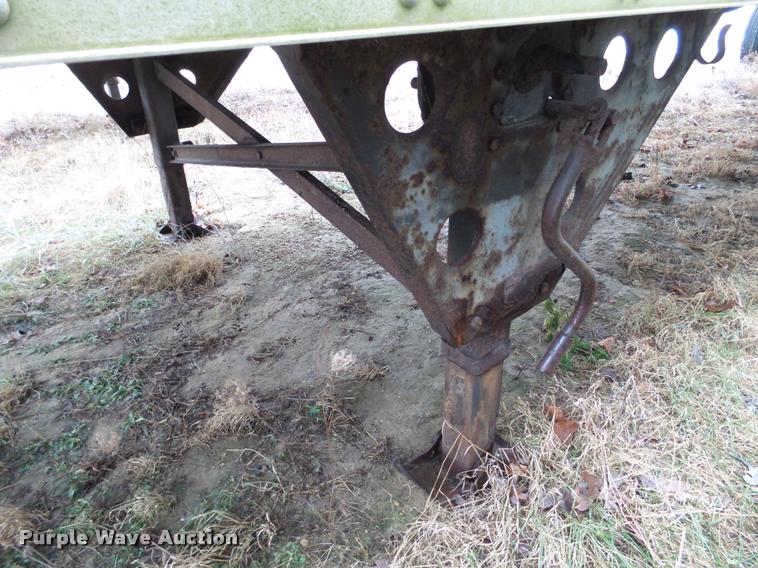 image for item DB5493 1996 Utility Trailers dry van trailer