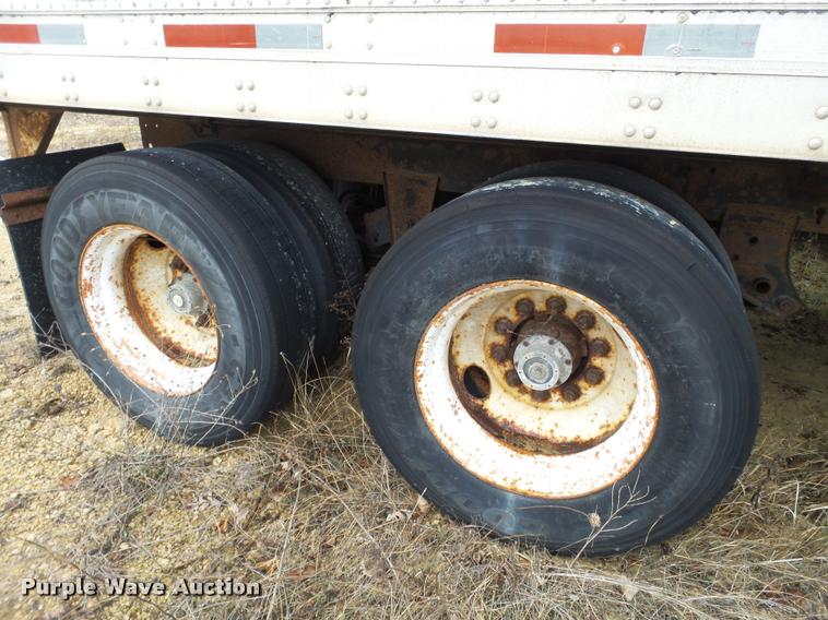 image for item DB5493 1996 Utility Trailers dry van trailer