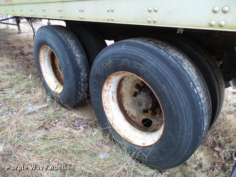 image for item DB5493 1996 Utility Trailers dry van trailer