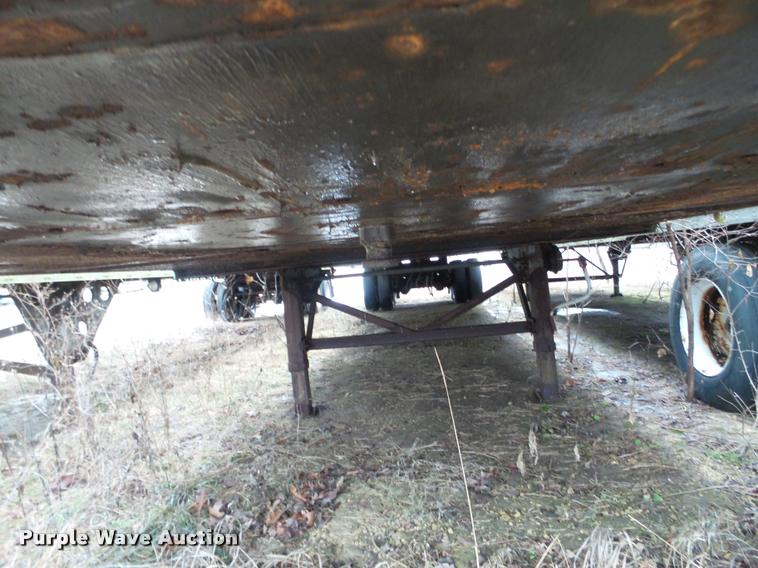 image for item DB5494 1994 Fruehauf dry van trailer