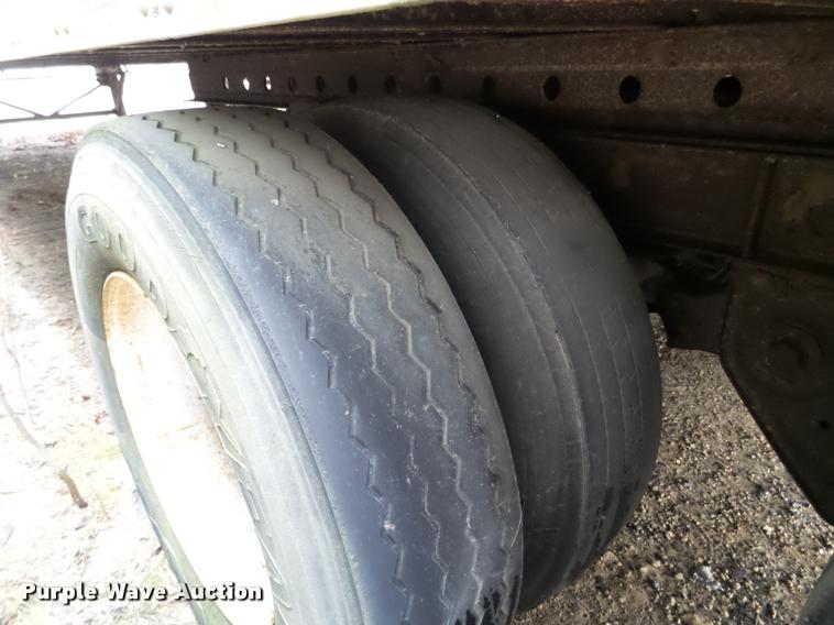 image for item DB5494 1994 Fruehauf dry van trailer