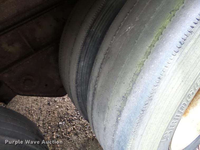 image for item DB5494 1994 Fruehauf dry van trailer