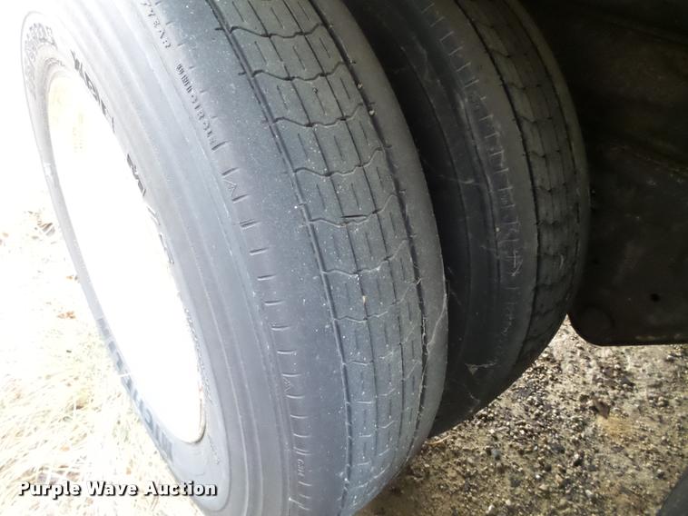 image for item DB5494 1994 Fruehauf dry van trailer