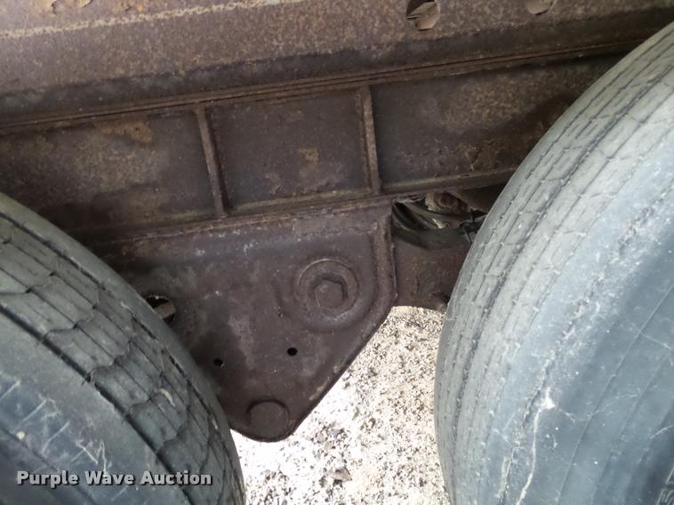 image for item DB5494 1994 Fruehauf dry van trailer