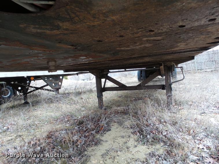 image for item DB5495 1997 Fruehauf dry van trailer